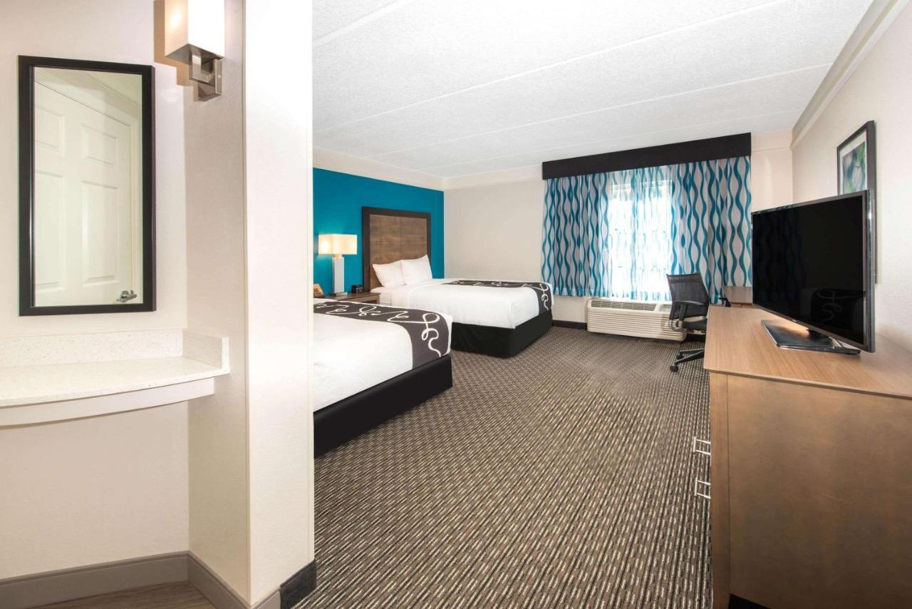 La Quinta By Wyndham Tampa Brandon Regency Park Hotel Exterior photo