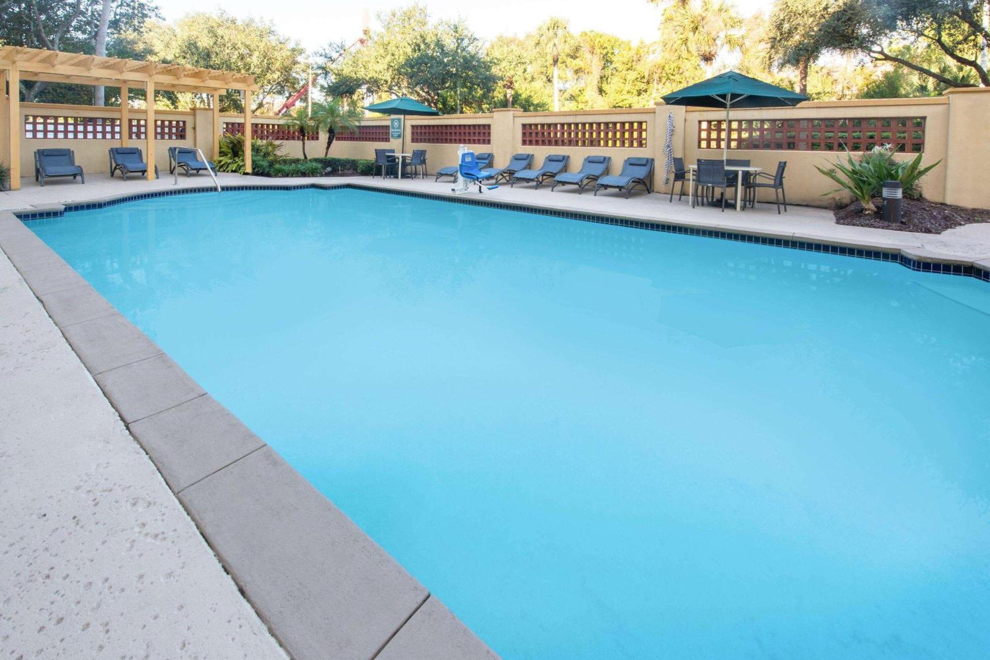 La Quinta By Wyndham Tampa Brandon Regency Park Hotel Exterior photo