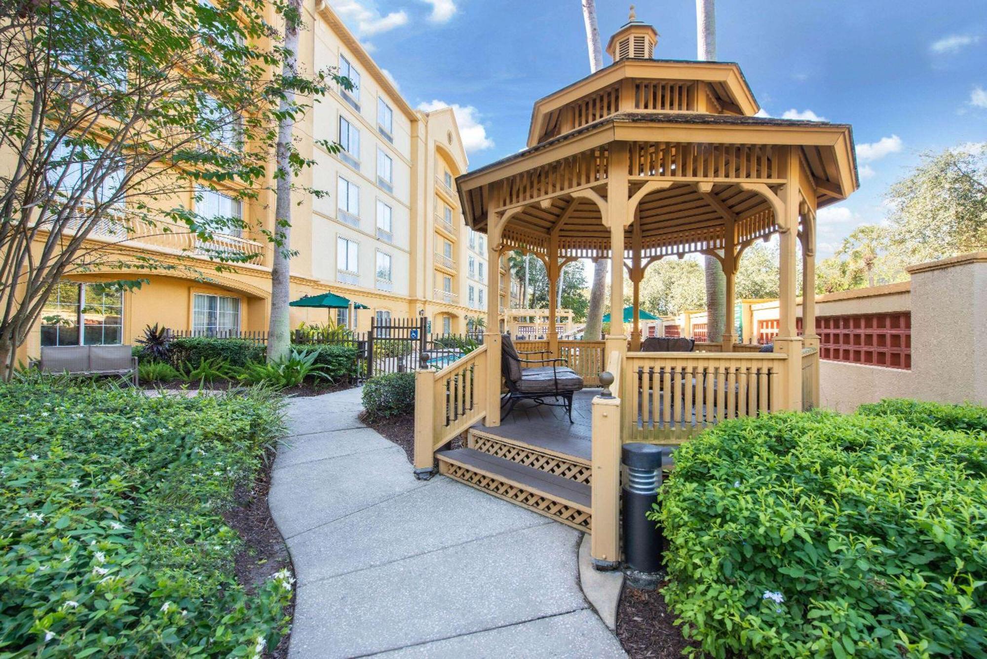La Quinta By Wyndham Tampa Brandon Regency Park Hotel Exterior photo